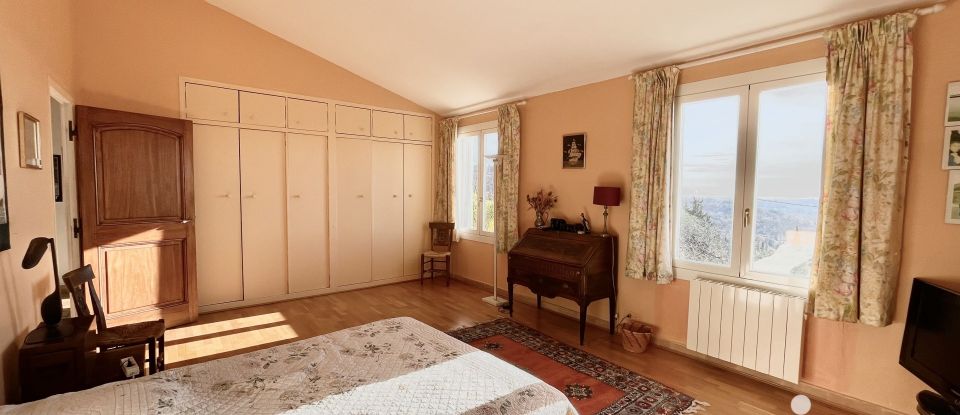 Traditional house 7 rooms of 221 m² in Grasse (06520)