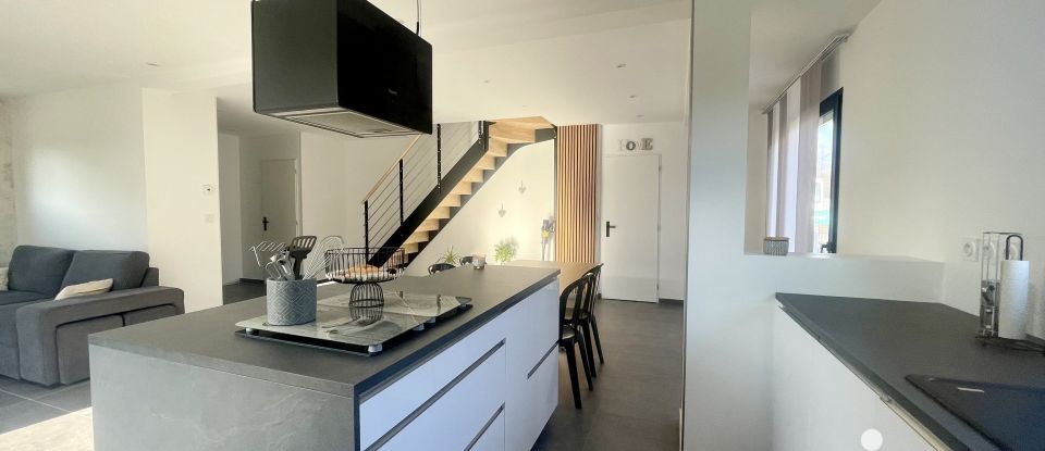 Maison 4 pièces de 106 m² à Tullins (38210)