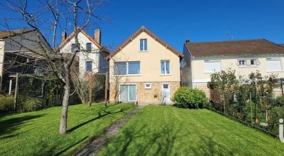 Traditional house 7 rooms of 114 m² in Saint-Rémy-lès-Chevreuse (78470)