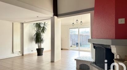 Pavilion 6 rooms of 102 m² in Menucourt (95180)