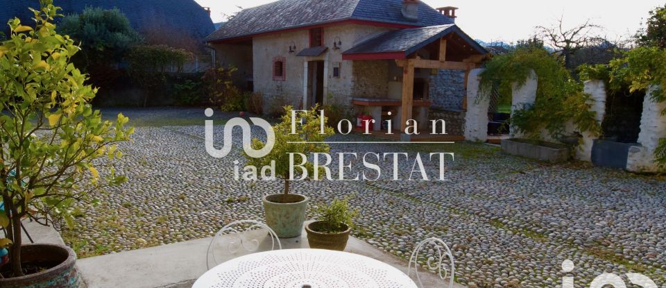 Village house 8 rooms of 220 m² in Tarbes (65000)