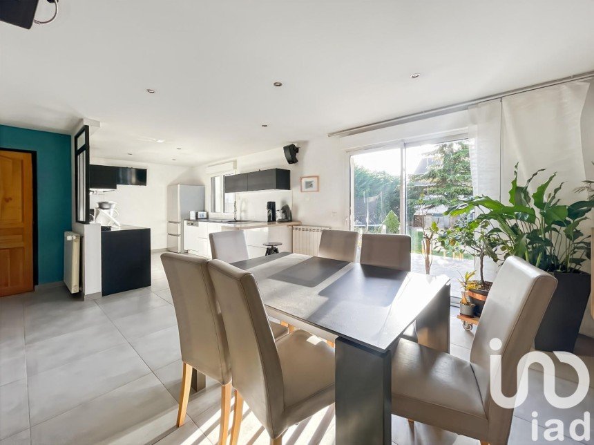 Maison 6 pièces de 135 m² à Corbeil-Essonnes (91100)