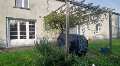 House 6 rooms of 146 m² in Azay-le-Brûlé (79400)