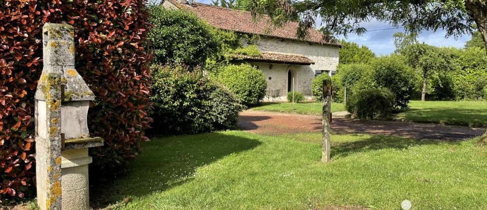 Maison traditionnelle 5 pièces de 111 m² à Saint-Savin (86310)