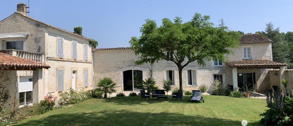 House 13 rooms of 333 m² in Bourg-Charente (16200)