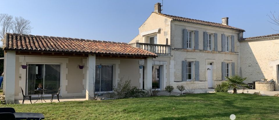 House 13 rooms of 333 m² in Bourg-Charente (16200)