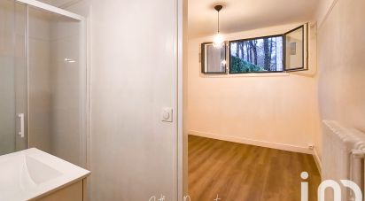 Studio 1 room of 11 m² in Versailles (78000)