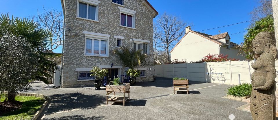 Maison 8 pièces de 190 m² à Dammarie-les-Lys (77190)