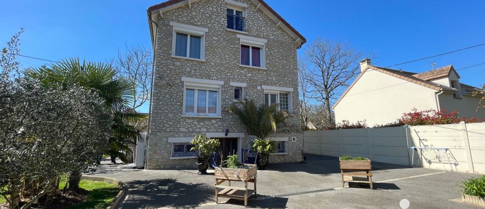 Maison 8 pièces de 190 m² à Dammarie-les-Lys (77190)