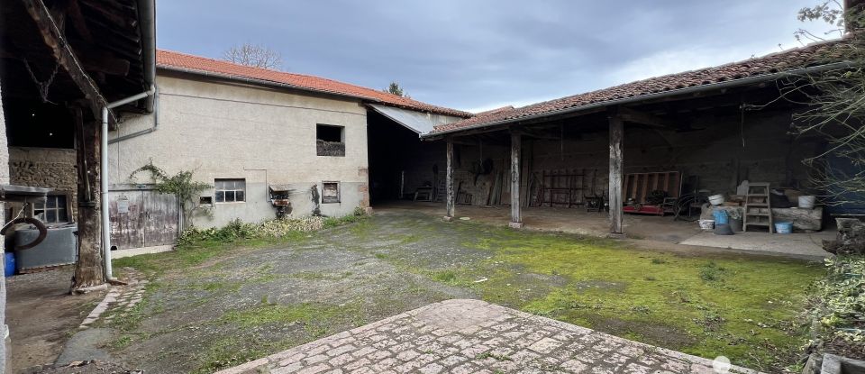 Farm 8 rooms of 158 m² in Pomeys (69590)