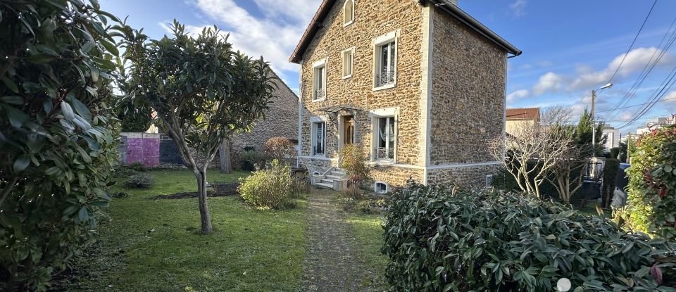 Traditional house 5 rooms of 90 m² in Livry-Gargan (93190)