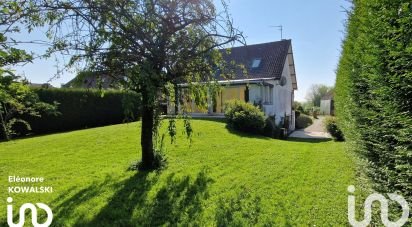 Maison traditionnelle 10 pièces de 165 m² à Avesnes-le-Comte (62810)