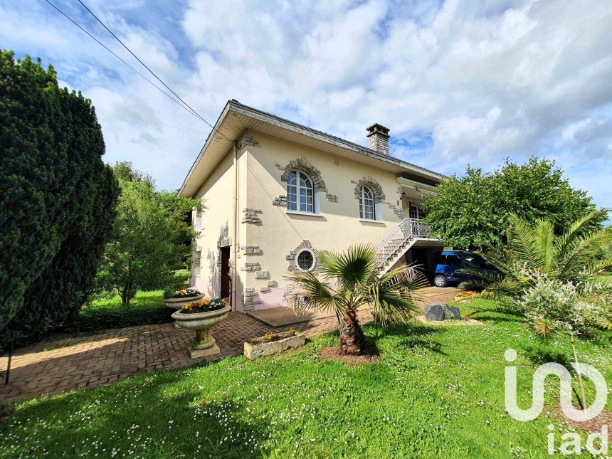 House 4 rooms of 117 m² in Chasseneuil-sur-Bonnieure (16260)