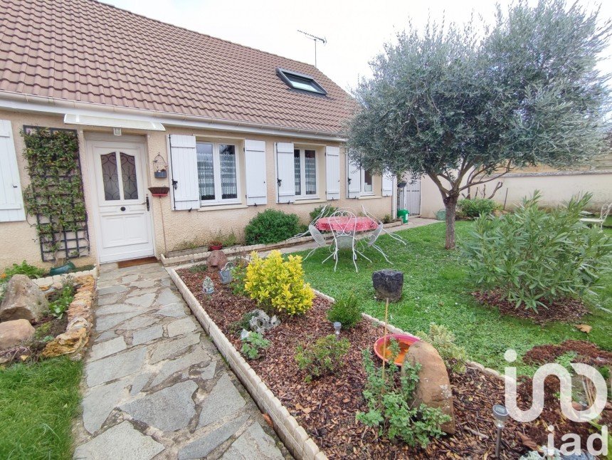 Traditional house 7 rooms of 172 m² in Fontenay-Trésigny (77610)