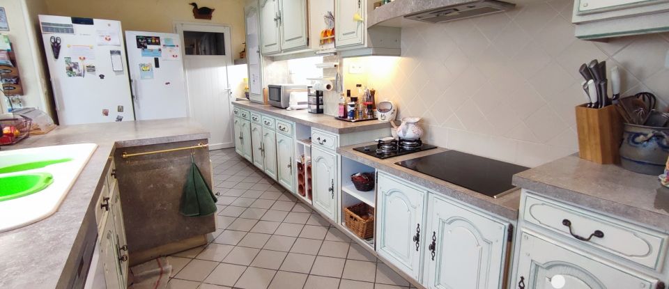 Traditional house 7 rooms of 172 m² in Fontenay-Trésigny (77610)