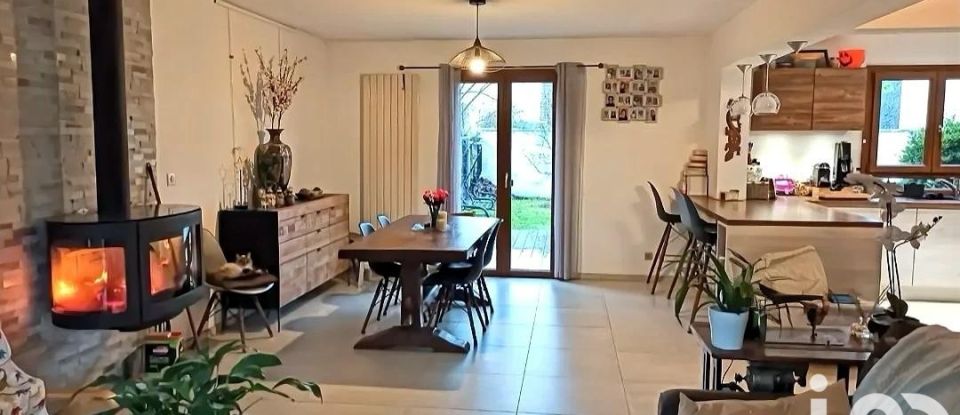 House 6 rooms of 125 m² in Cernay-la-Ville (78720)