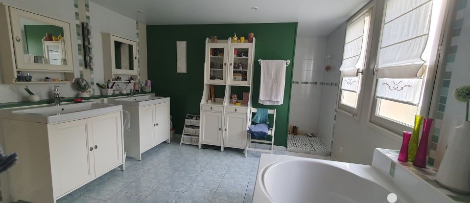 Maison 7 pièces de 200 m² à Lamothe-Montravel (24230)