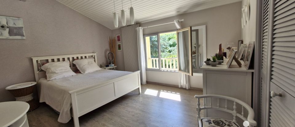 Maison 7 pièces de 200 m² à Lamothe-Montravel (24230)