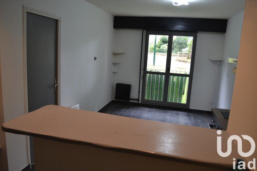 Apartment 2 rooms of 32 m² in Les Ulis (91940)