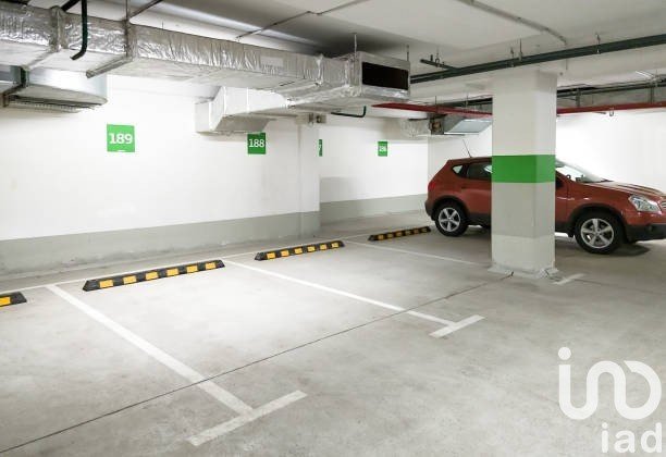 Parking of 12 m² in Paris (75010)