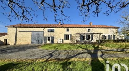 Longere 5 rooms of 255 m² in Chalandray (86190)