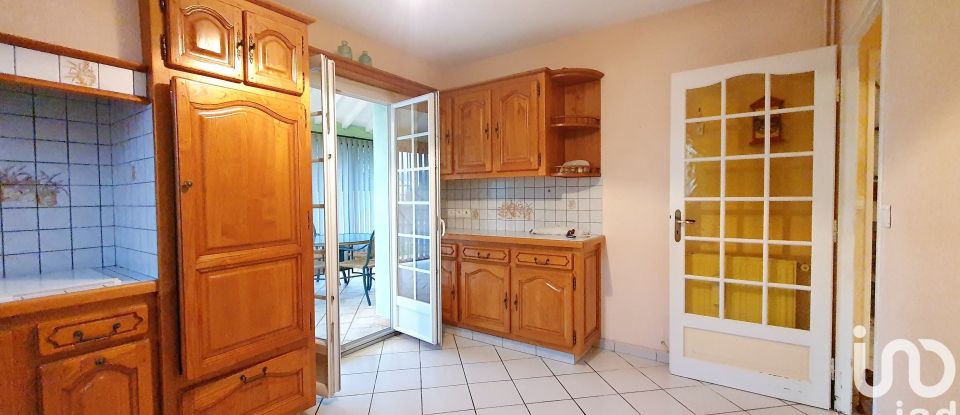 Traditional house 3 rooms of 100 m² in Susmiou (64190)