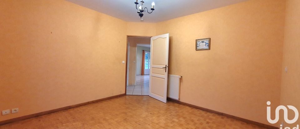 Traditional house 3 rooms of 100 m² in Susmiou (64190)