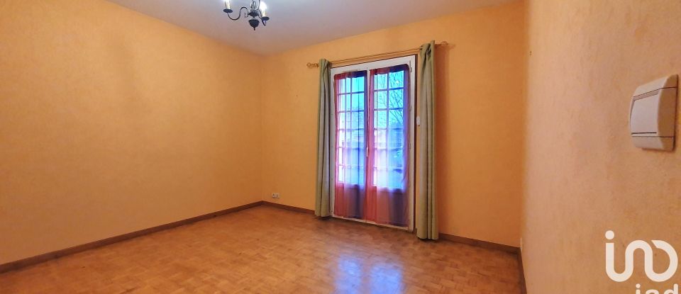 Traditional house 3 rooms of 100 m² in Susmiou (64190)