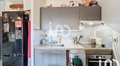 Appartement 3 pièces de 62 m² à Saint-Mitre-les-Remparts (13920)