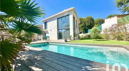 House 5 rooms of 120 m² in Six-Fours-les-Plages (83140)