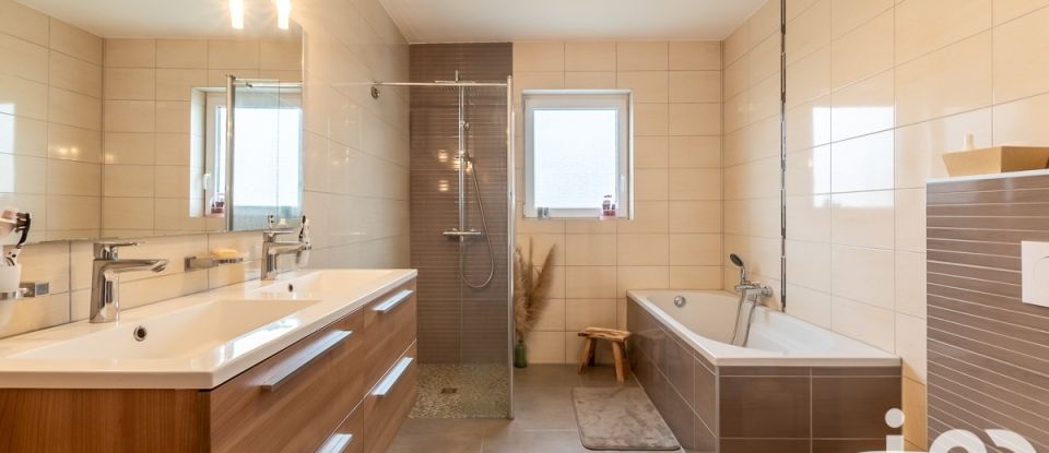 Maison 7 pièces de 150 m² à Kuntzig (57970)