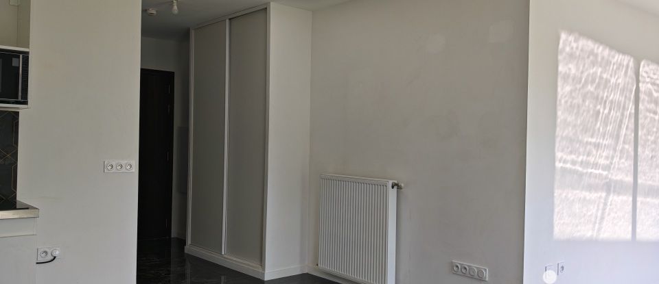 Apartment 1 room of 33 m² in Noisy-le-Grand (93160)