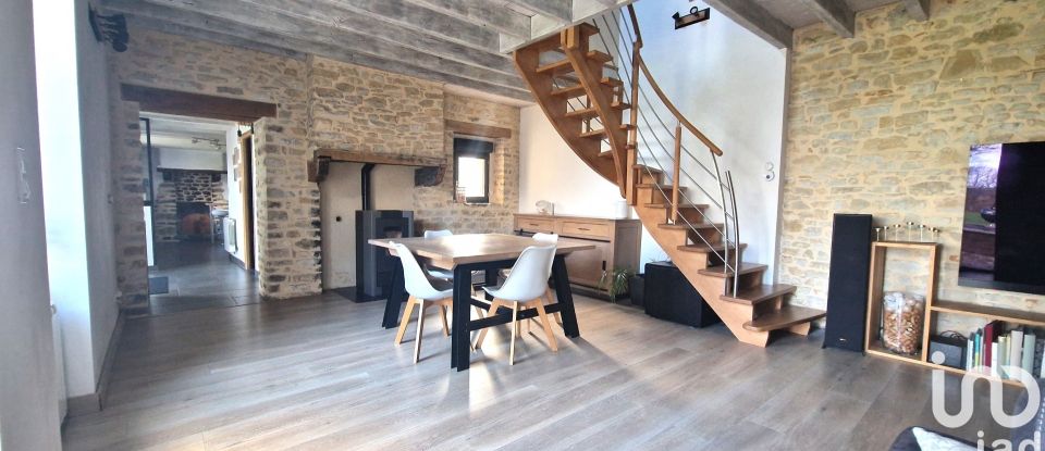 House 5 rooms of 139 m² in Livré-sur-Changeon (35450)