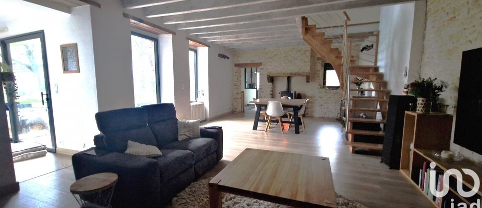 House 5 rooms of 139 m² in Livré-sur-Changeon (35450)