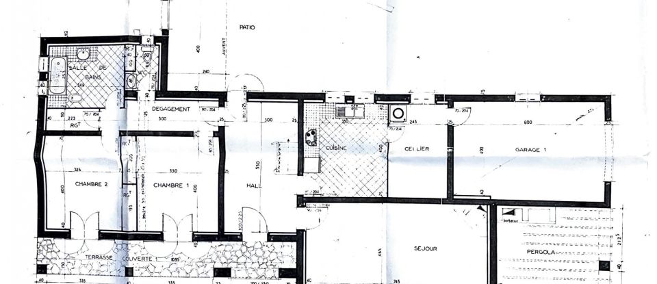 Maison 6 pièces de 150 m² à Saint-Maximin (30700)