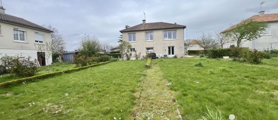 Maison 6 pièces de 119 m² à Gençay (86160)