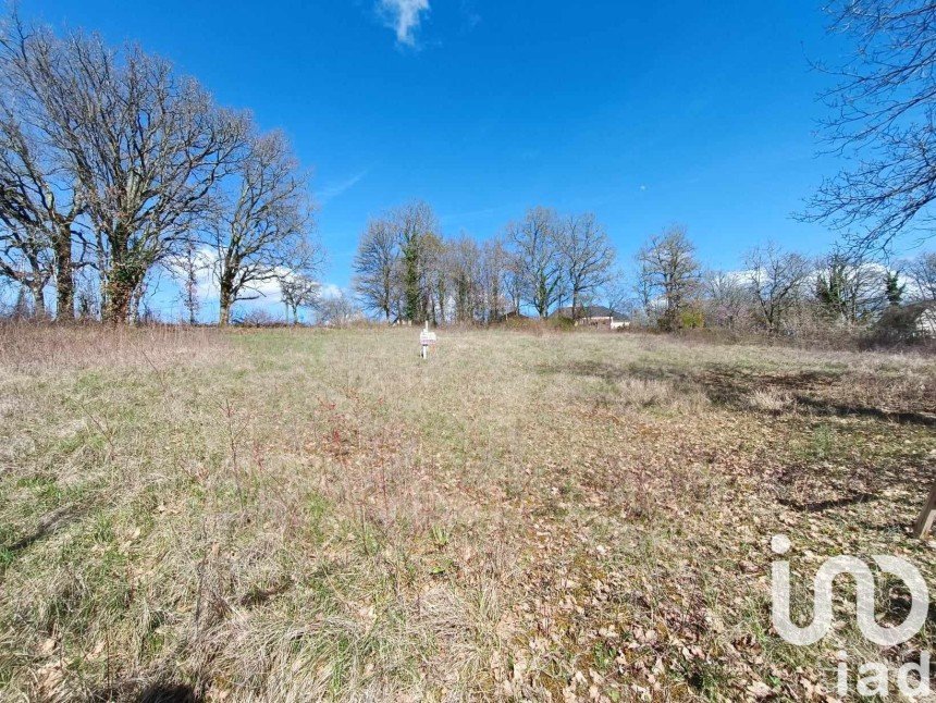 Terrain de 2 173 m² à Noailles (19600)