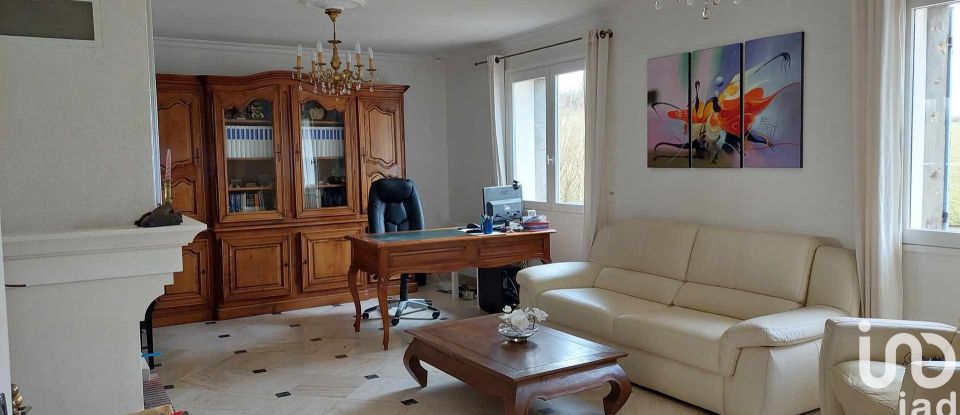 House 8 rooms of 255 m² in Bailleau-Armenonville (28320)