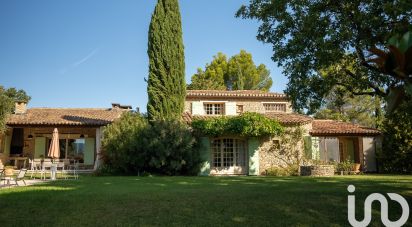 Traditional house 6 rooms of 294 m² in Gordes (84220)