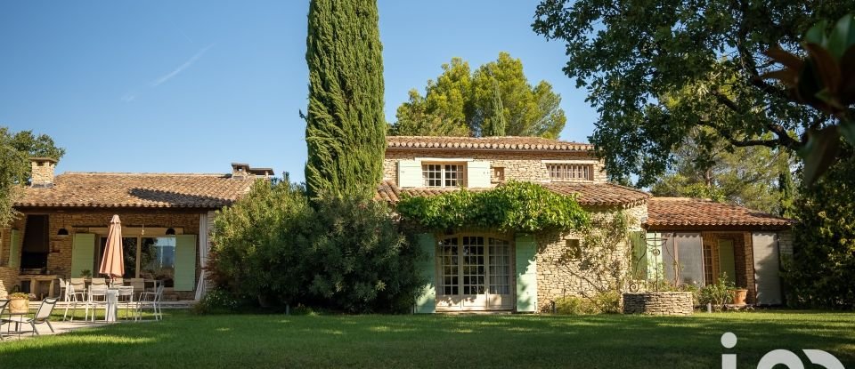 Traditional house 6 rooms of 294 m² in Gordes (84220)