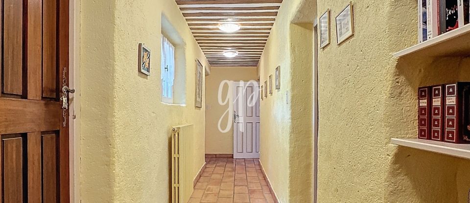 Traditional house 6 rooms of 294 m² in Gordes (84220)