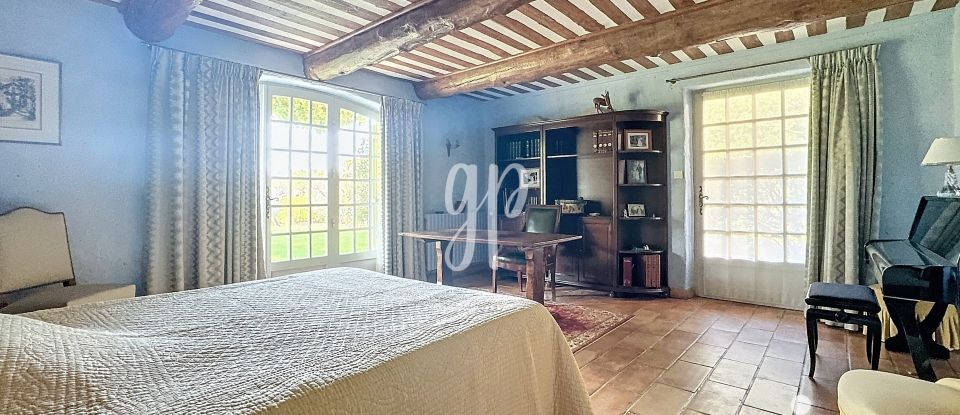 Traditional house 6 rooms of 294 m² in Gordes (84220)