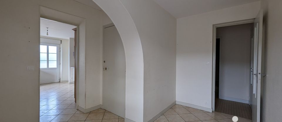 House 5 rooms of 130 m² in Blesmes (02400)