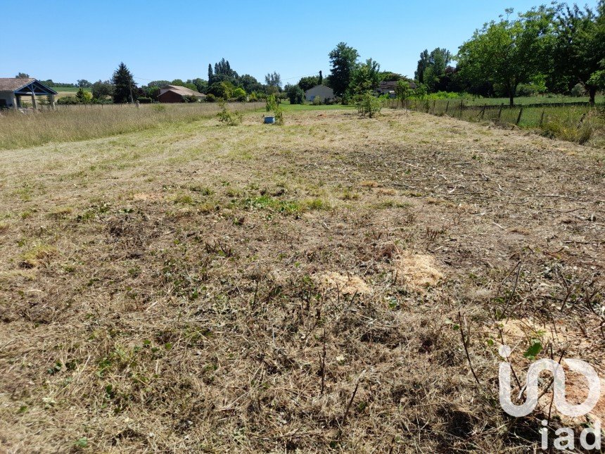 Agricultural land of 2 m² in Sonchamp (78120)