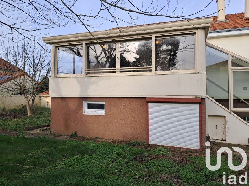 Traditional house 3 rooms of 98 m² in Les Sorinières (44840)