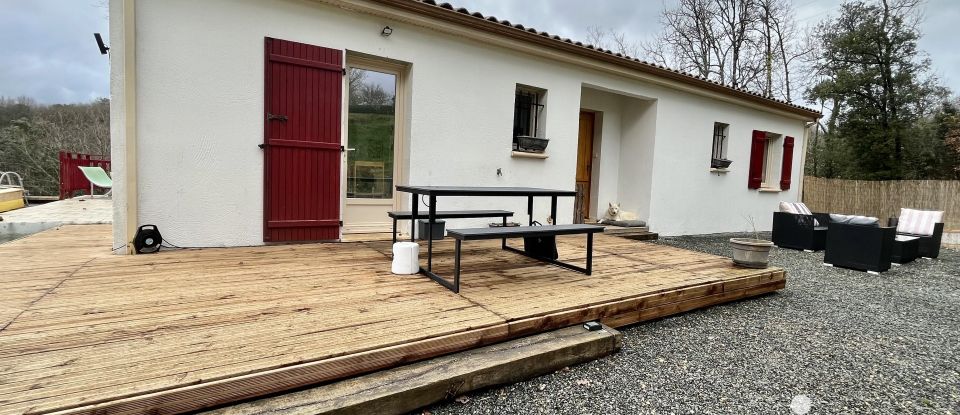 Maison traditionnelle 8 pièces de 165 m² à Carsac-Aillac (24200)