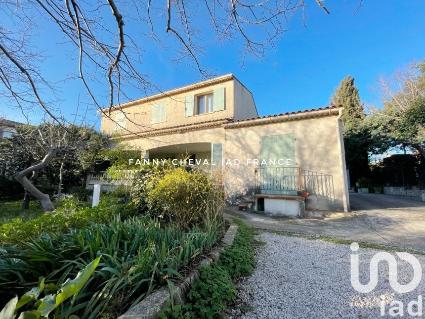 House 9 rooms of 175 m² in Six-Fours-les-Plages (83140)