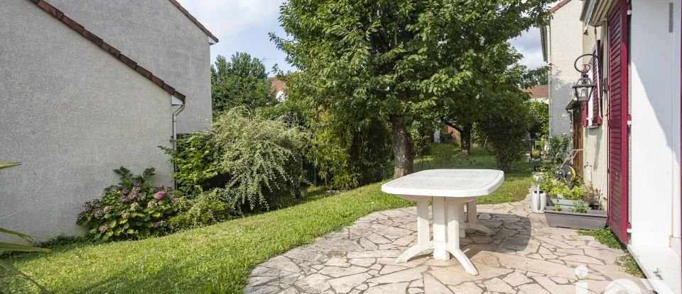 House 5 rooms of 107 m² in Courcouronnes (91080)