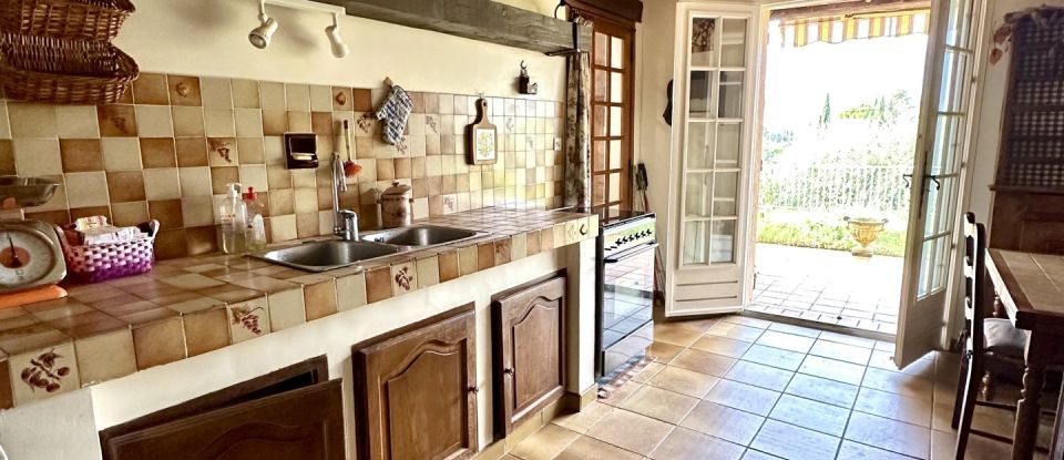 Traditional house 5 rooms of 127 m² in Grasse (06130)