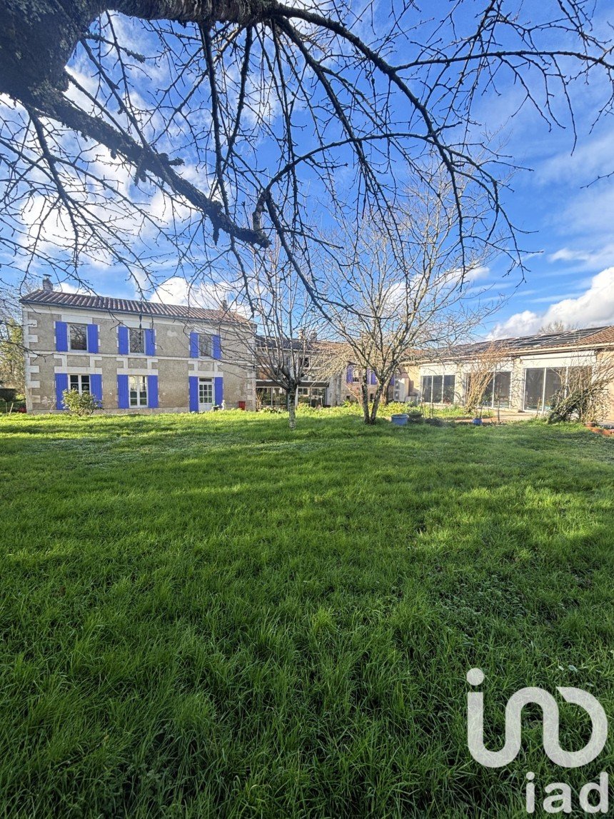 Country house 8 rooms of 276 m² in Pessines (17810)